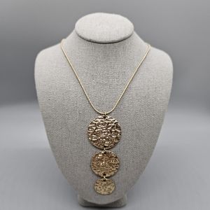 Hammered disk necklace 😍